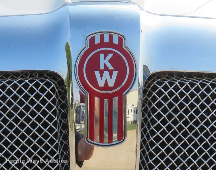 image for item FB9858 2020 Kenworth T680  semi truck