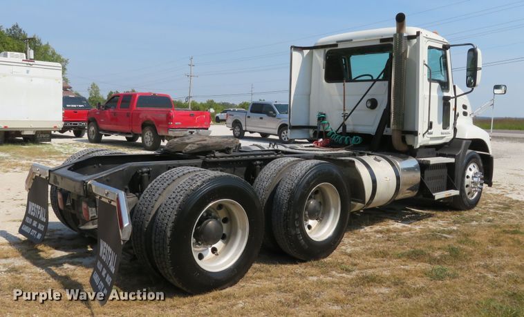 image for item FB9861 2013 Mack CXU613  semi truck