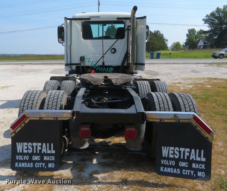 image for item FB9861 2013 Mack CXU613  semi truck