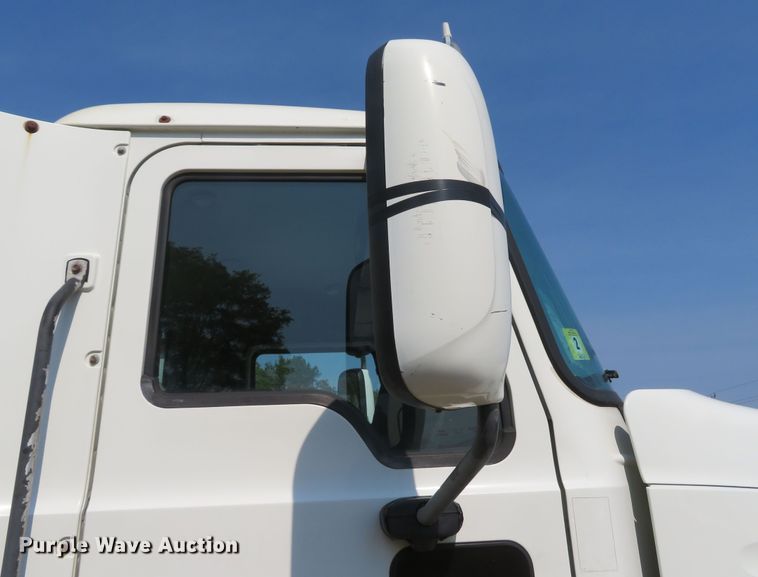 image for item FB9861 2013 Mack CXU613  semi truck