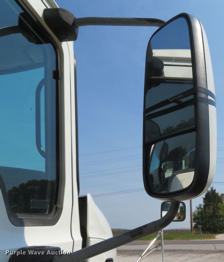 image for item FB9861 2013 Mack CXU613  semi truck