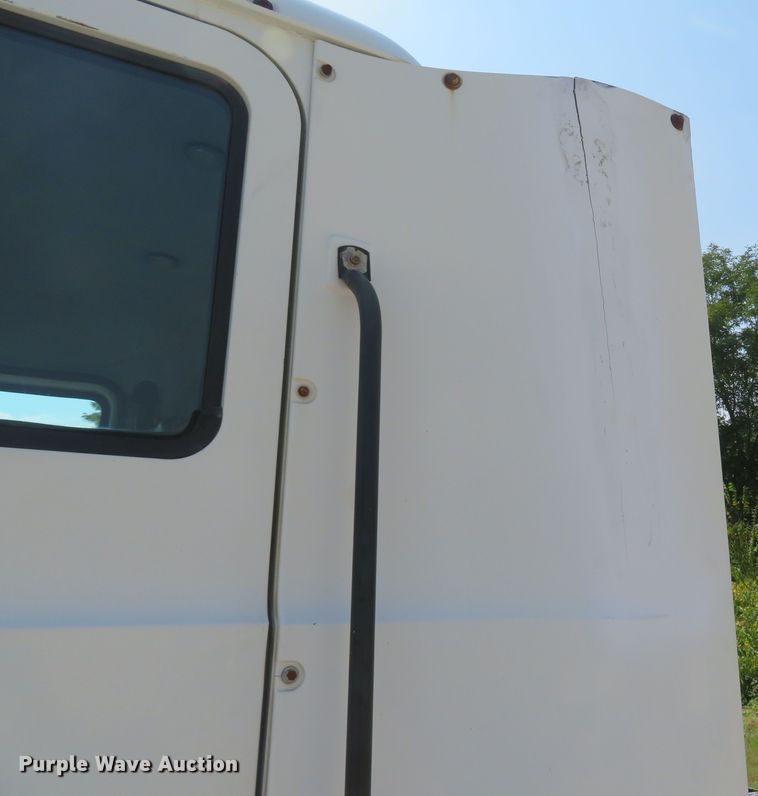 image for item FB9861 2013 Mack CXU613  semi truck