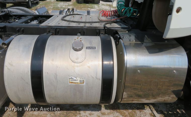 image for item FB9861 2013 Mack CXU613  semi truck