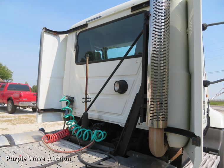 image for item FB9861 2013 Mack CXU613  semi truck