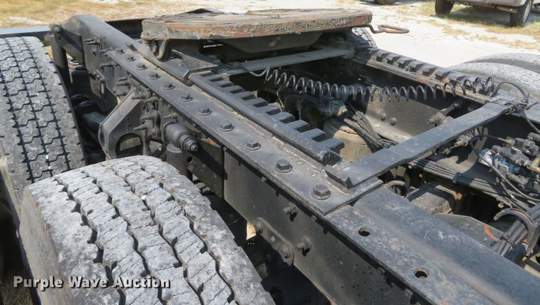 image for item FB9861 2013 Mack CXU613  semi truck