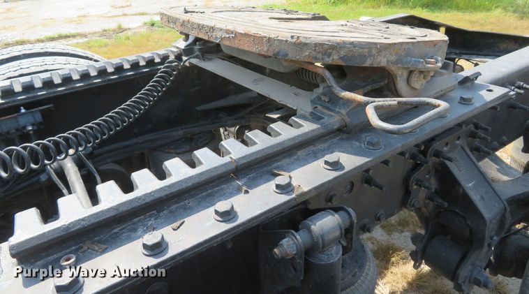 image for item FB9861 2013 Mack CXU613  semi truck