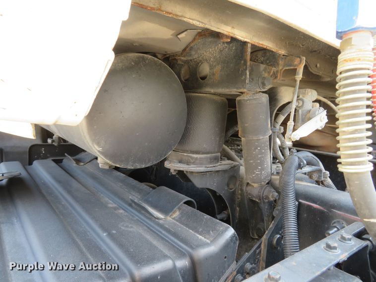 image for item FB9861 2013 Mack CXU613  semi truck