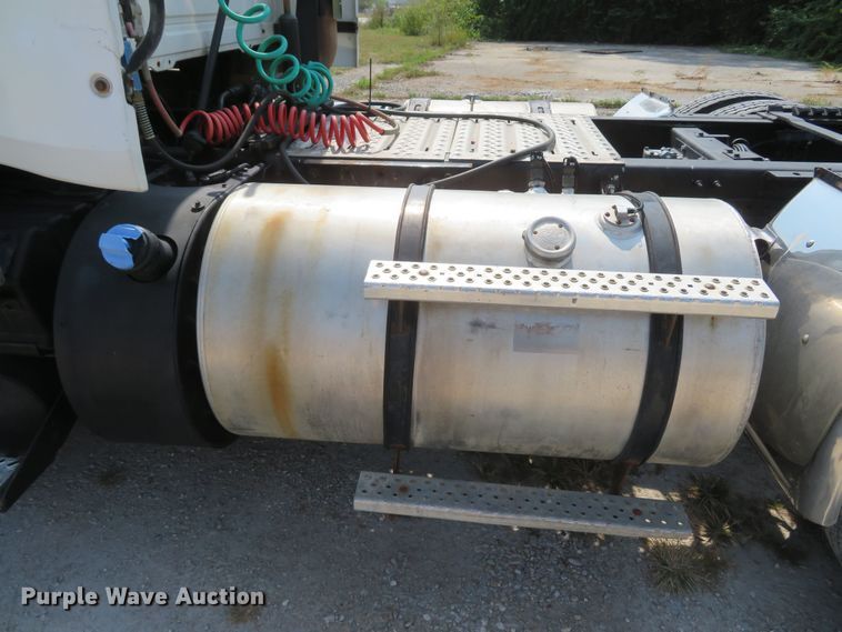 image for item FB9861 2013 Mack CXU613  semi truck