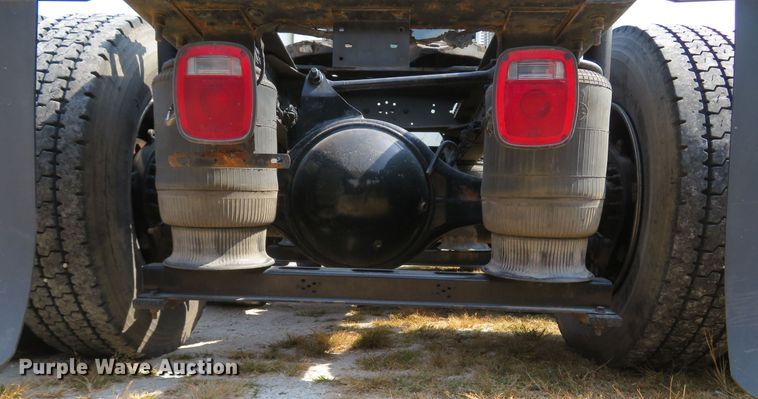 image for item FB9861 2013 Mack CXU613  semi truck