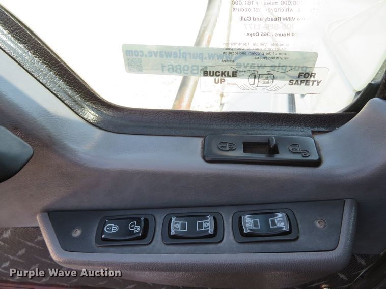 image for item FB9861 2013 Mack CXU613  semi truck