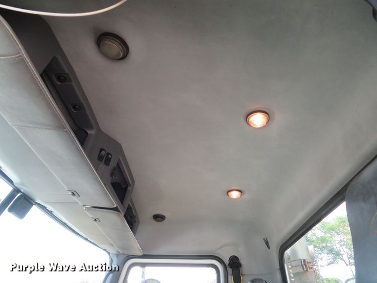 image for item FB9861 2013 Mack CXU613  semi truck