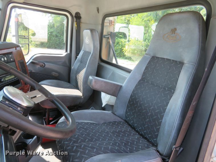 image for item FB9861 2013 Mack CXU613  semi truck