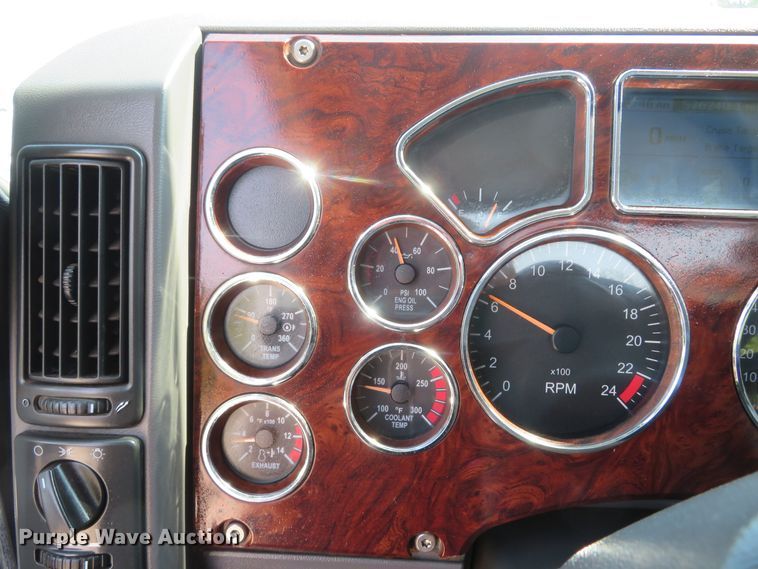 image for item FB9861 2013 Mack CXU613  semi truck