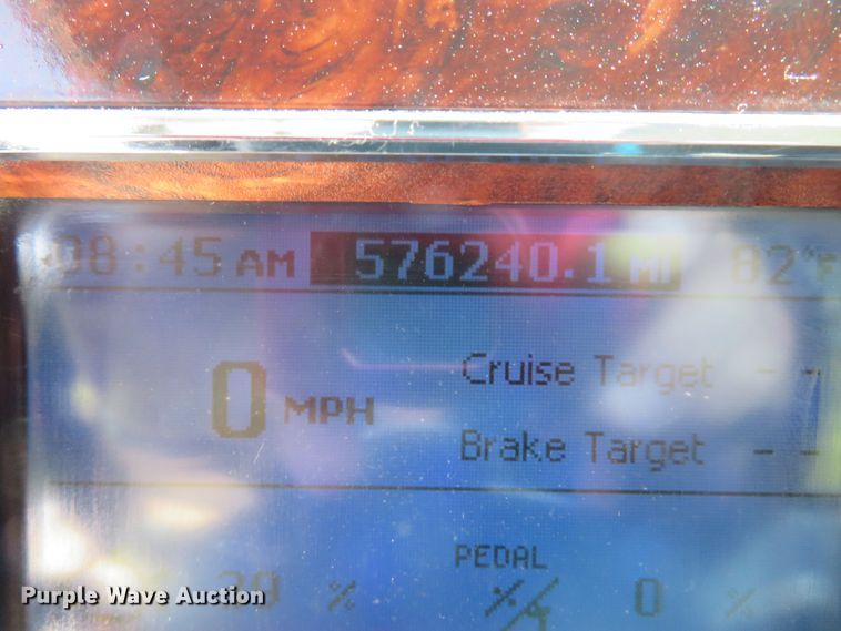 image for item FB9861 2013 Mack CXU613  semi truck