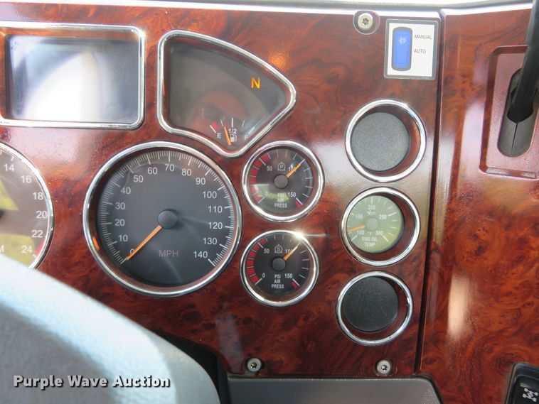 image for item FB9861 2013 Mack CXU613  semi truck