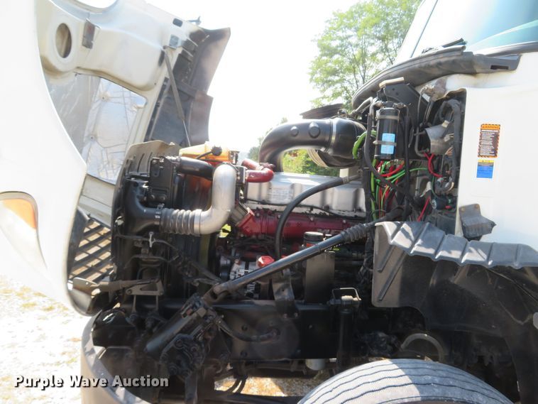 image for item FB9861 2013 Mack CXU613  semi truck