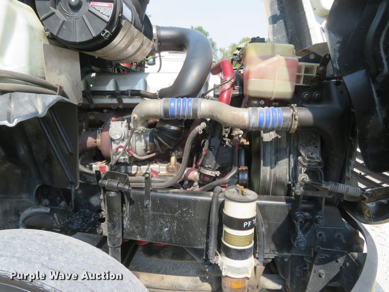 image for item FB9861 2013 Mack CXU613  semi truck