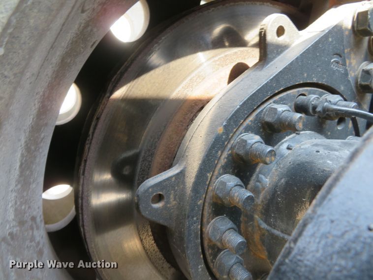 image for item FB9861 2013 Mack CXU613  semi truck