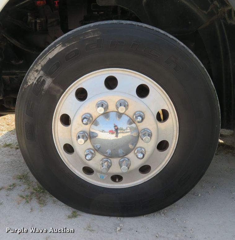 image for item FB9861 2013 Mack CXU613  semi truck