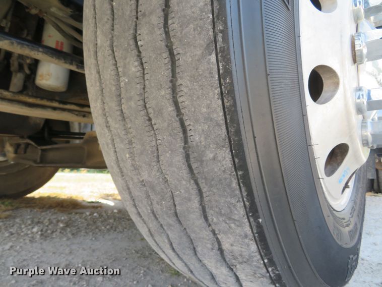 image for item FB9861 2013 Mack CXU613  semi truck