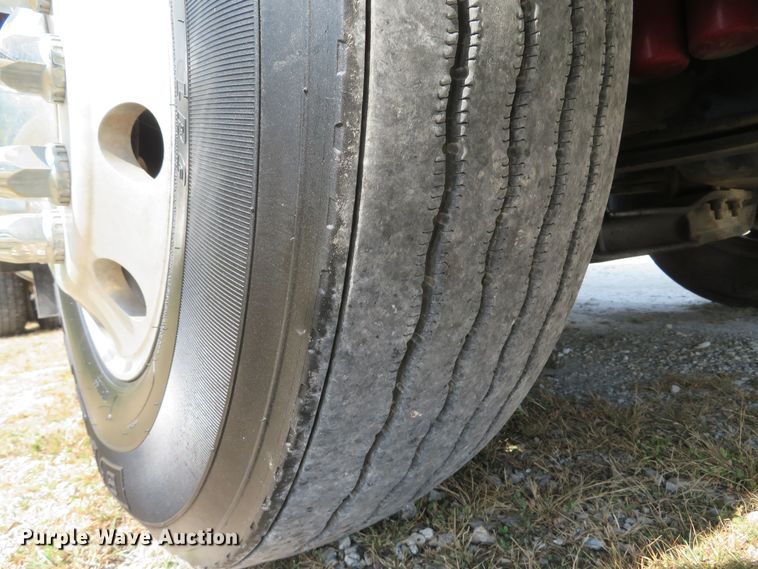 image for item FB9861 2013 Mack CXU613  semi truck