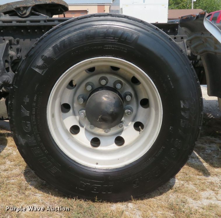 image for item FB9861 2013 Mack CXU613  semi truck