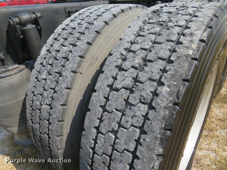 image for item FB9861 2013 Mack CXU613  semi truck