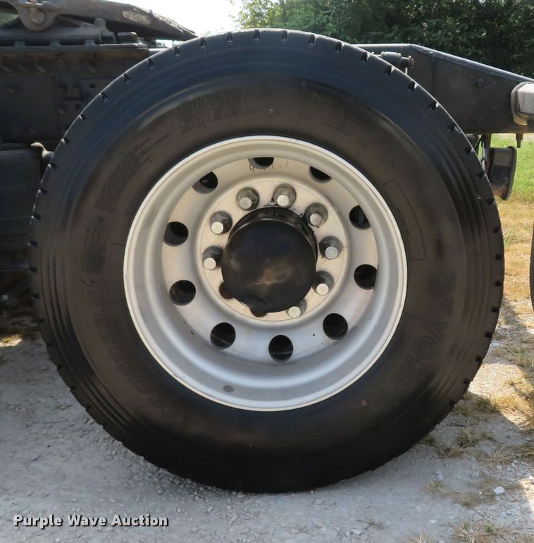 image for item FB9861 2013 Mack CXU613  semi truck