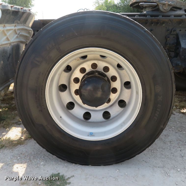 image for item FB9861 2013 Mack CXU613  semi truck