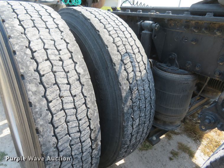 image for item FB9861 2013 Mack CXU613  semi truck