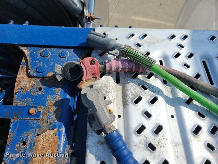 image for item IQ9940 2015 Mack CXU613  semi truck