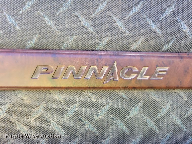 image for item IQ9940 2015 Mack CXU613  semi truck