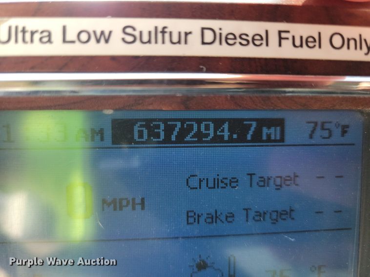 image for item IQ9940 2015 Mack CXU613  semi truck