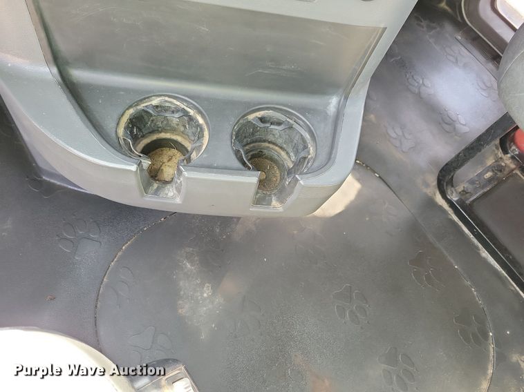 image for item IQ9940 2015 Mack CXU613  semi truck