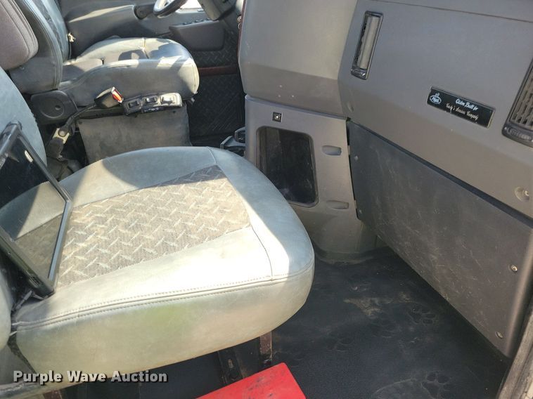 image for item IQ9940 2015 Mack CXU613  semi truck