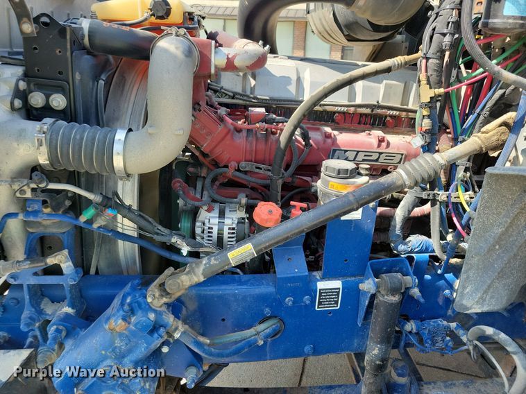 image for item IQ9940 2015 Mack CXU613  semi truck