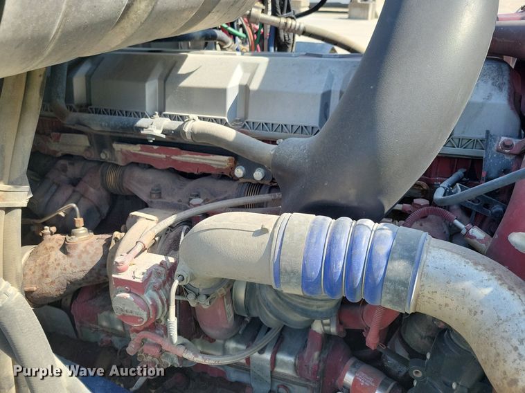 image for item IQ9940 2015 Mack CXU613  semi truck