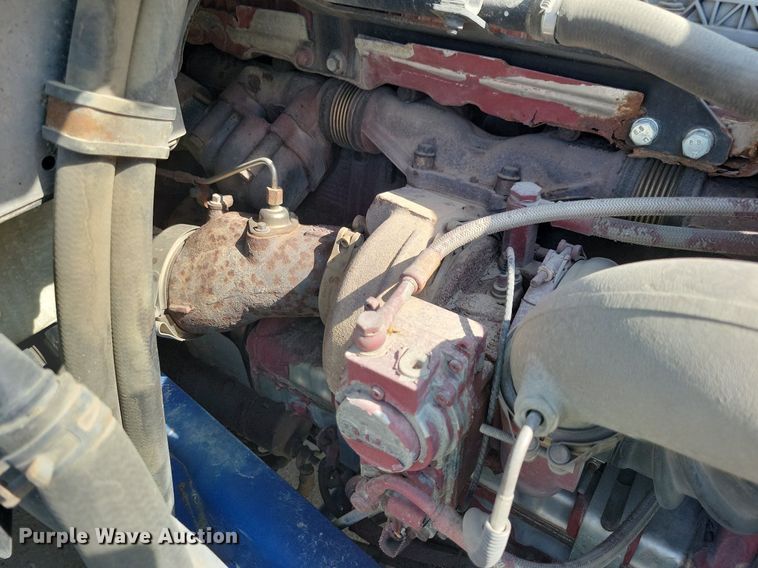 image for item IQ9940 2015 Mack CXU613  semi truck