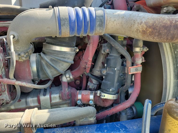 image for item IQ9940 2015 Mack CXU613  semi truck