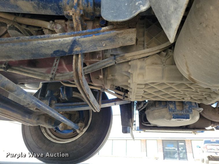 image for item IQ9940 2015 Mack CXU613  semi truck