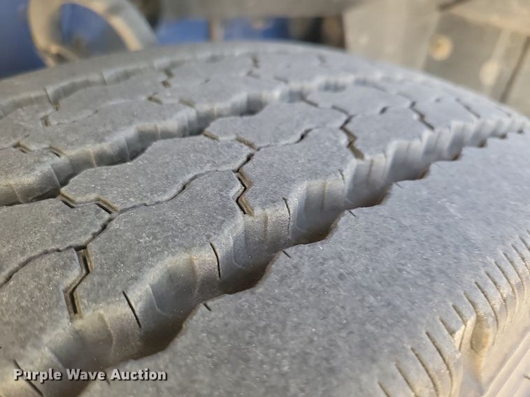 image for item IQ9940 2015 Mack CXU613  semi truck