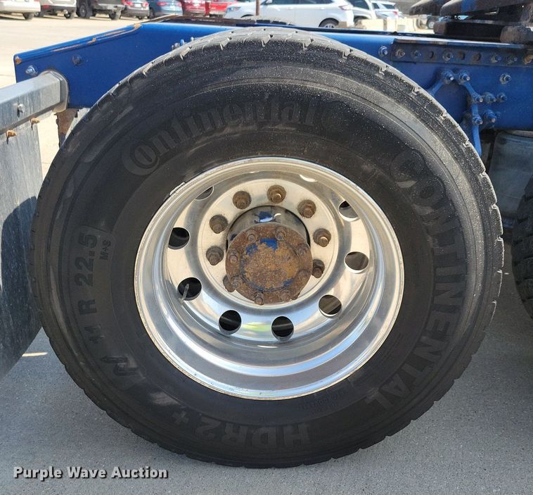 image for item IQ9940 2015 Mack CXU613  semi truck