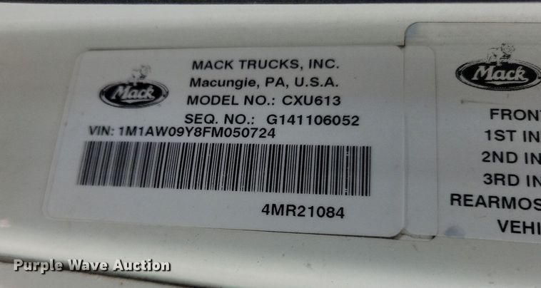 image for item IQ9940 2015 Mack CXU613  semi truck