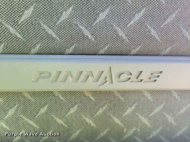 image for item IQ9941 2011 Mack CXU613  semi truck