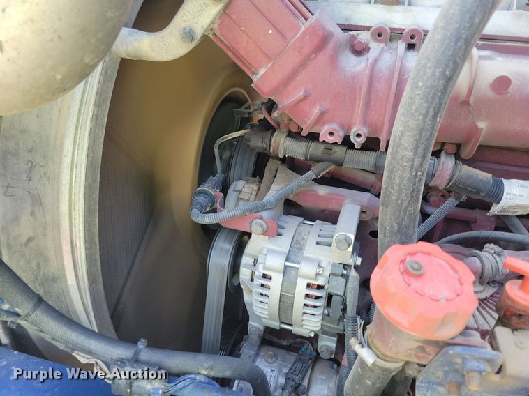 image for item IQ9941 2011 Mack CXU613  semi truck