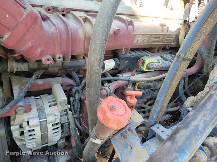 image for item IQ9941 2011 Mack CXU613  semi truck