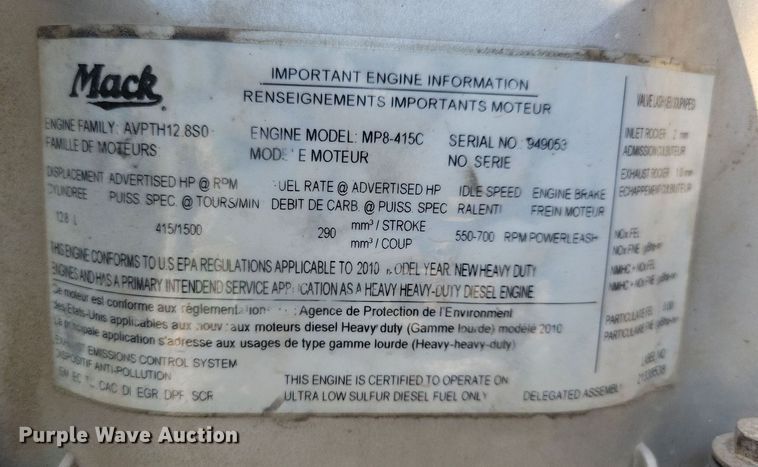 image for item IQ9941 2011 Mack CXU613  semi truck