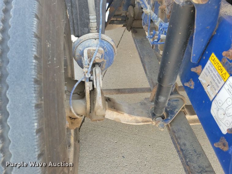 image for item IQ9941 2011 Mack CXU613  semi truck