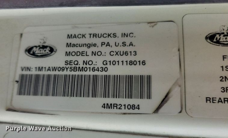 image for item IQ9941 2011 Mack CXU613  semi truck