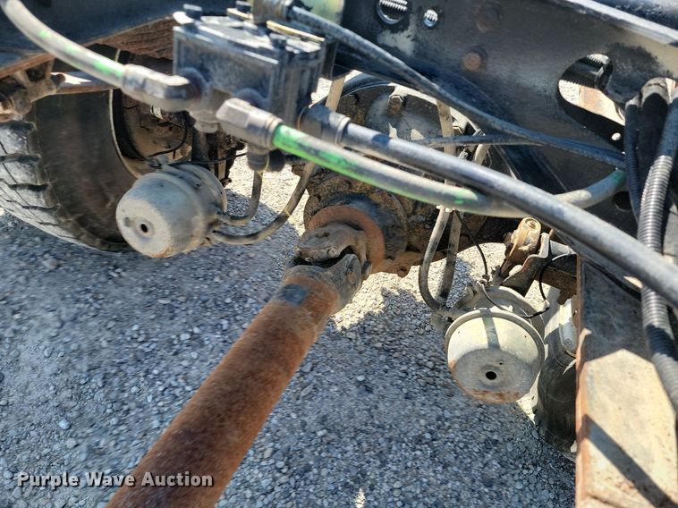 image for item JE9528 2005 International 7400 DT466  truck cab and chassis